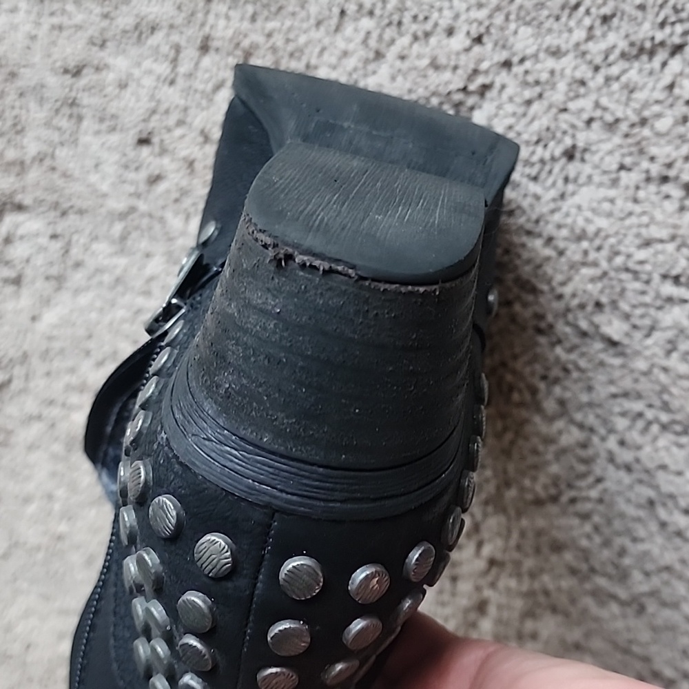Blowfish black booties w/studs 9.5 - Picture 7 of 7